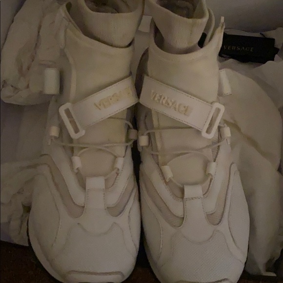 Versace - Picture 4 of 5